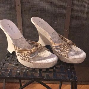 Bebe mule heels gold/ cream color size 8
